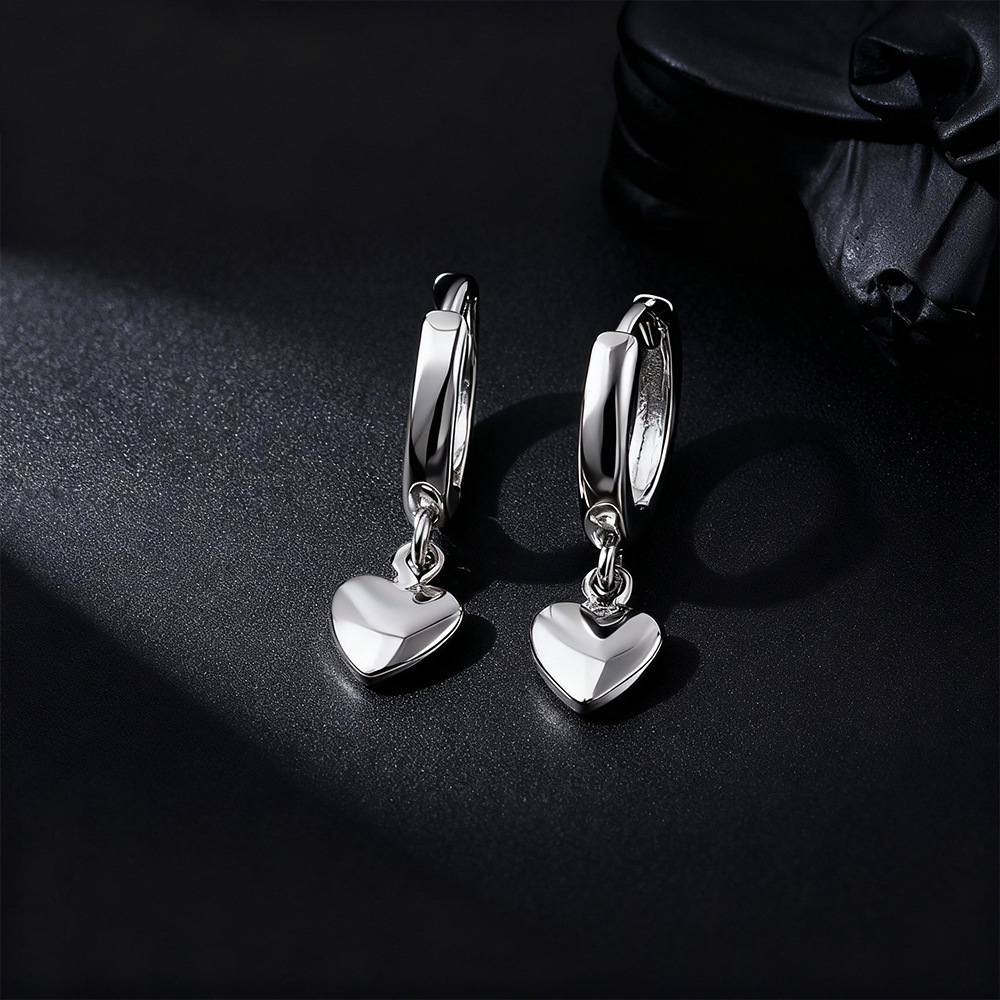 Chrome Hearts Ring - أقراط على شكل قلب من الفضة