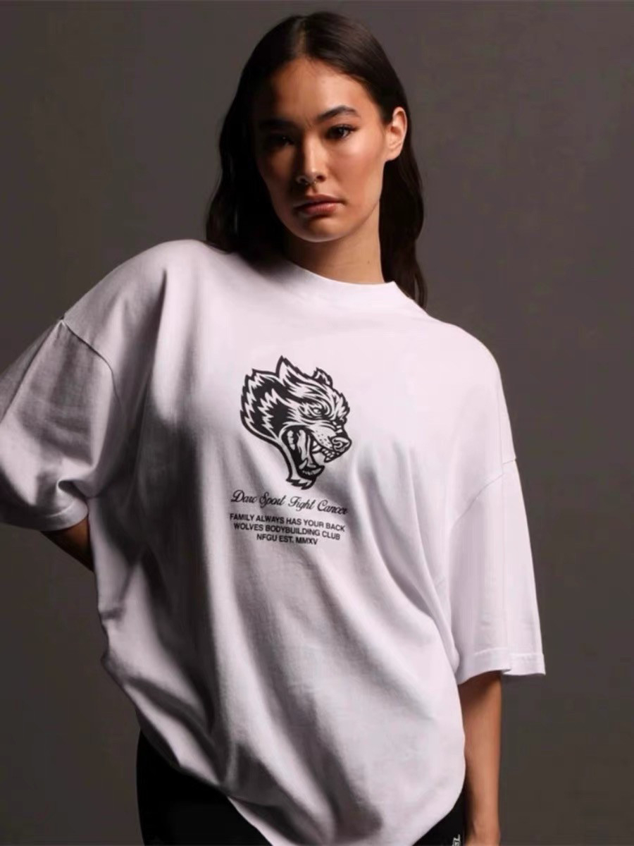 تي شيرت قطني كلاسيكي أبيض برسم - مراجعة Streetwear Gym Brand وسعره