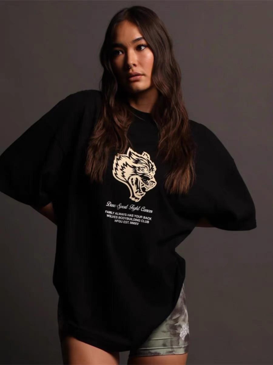 تي شيرت قطني كلاسيكي أبيض برسم - مراجعة Streetwear Gym Brand وسعره