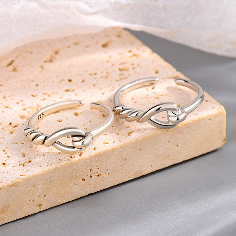 خواتم من الفضة الإسترلينية عيا - مراجعة Chrome Hearts Ring وسعره