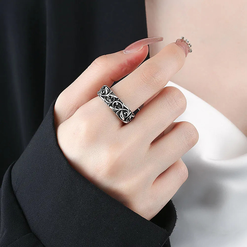 الرجعية الأبدية الكرمة خواتم ف - مراجعة Chrome Hearts Ring وسعره