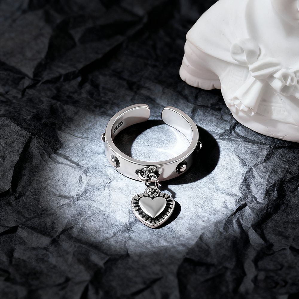 قلب من الفضة الإسترلينية عيار  - مراجعة Chrome Hearts Ring وسعره
