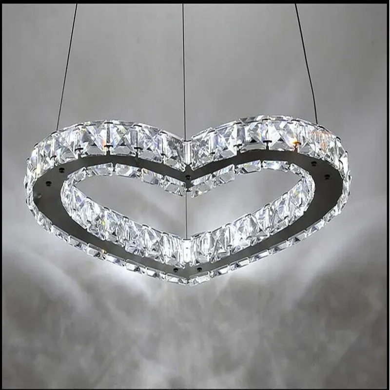 ثريا على شكل قلب من الفولاذ ال - مراجعة Chrome Hearts Ring وسعره